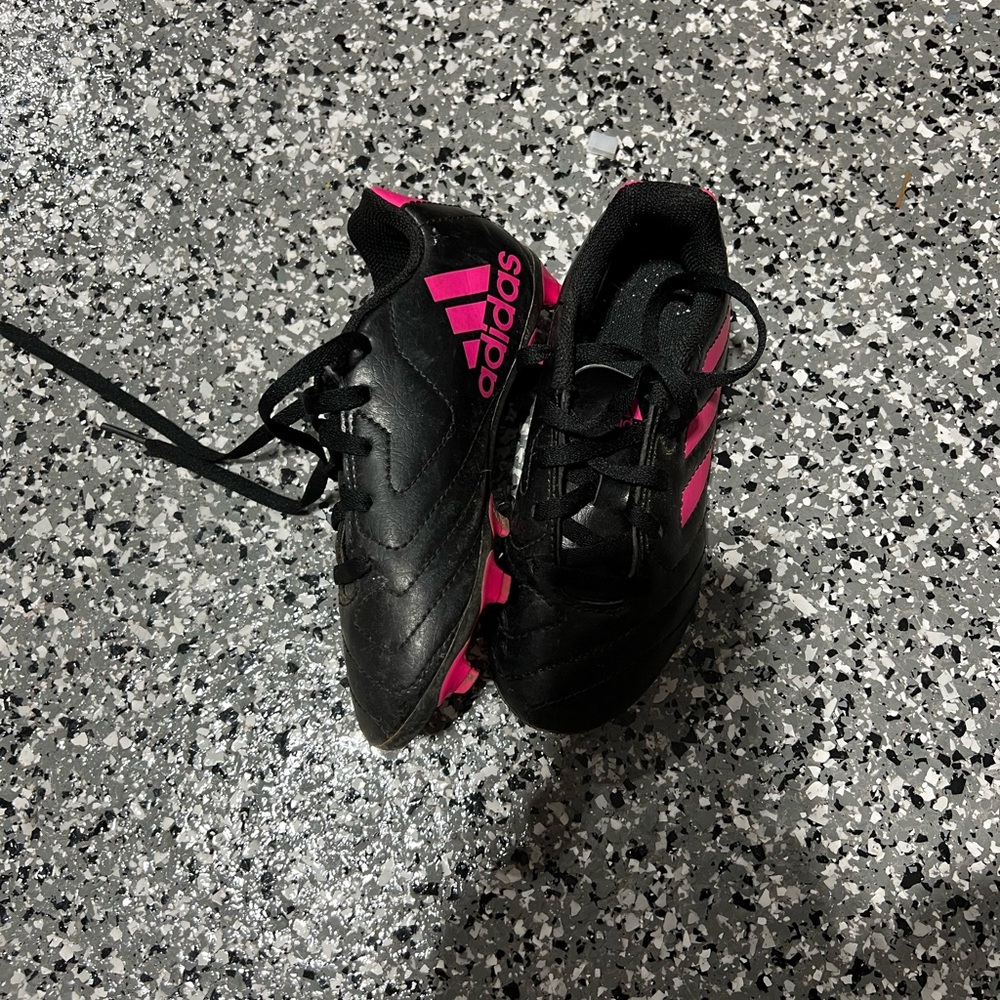 Like new Adidas soccer cleats